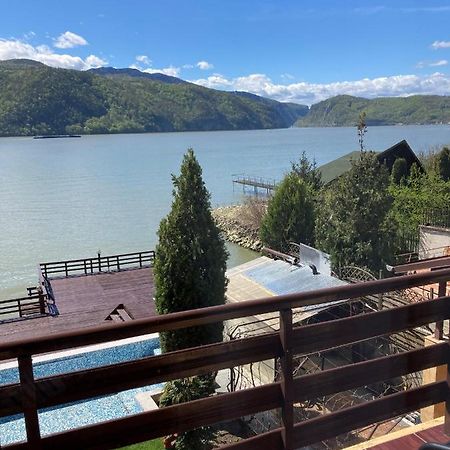 Pension La Ponton Ieşelniţa Bagian luar foto