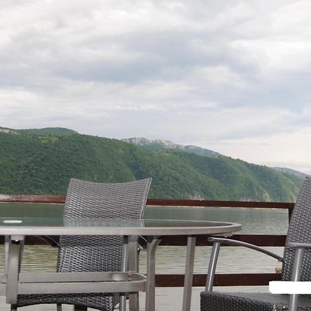 Pension La Ponton Ieşelniţa Bagian luar foto