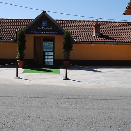 Pension La Ponton Ieşelniţa Bagian luar foto
