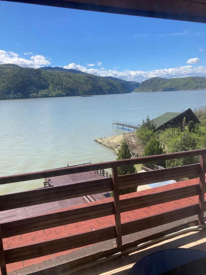 Pension La Ponton Ieşelniţa Bagian luar foto