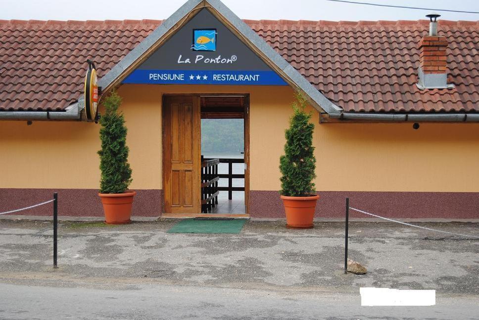 Pension La Ponton Ieşelniţa Bagian luar foto