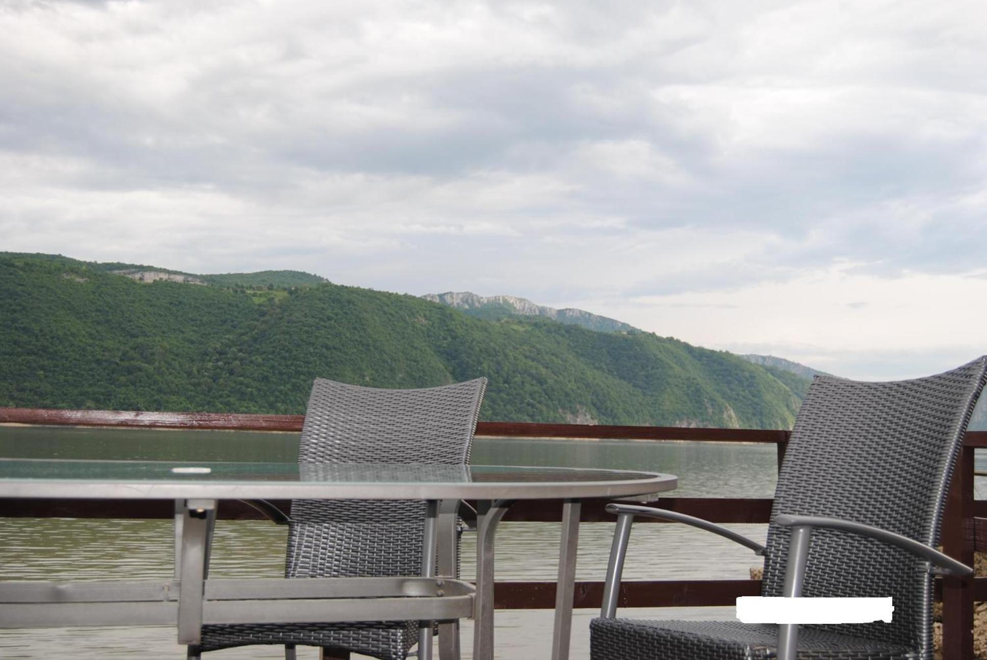 Pension La Ponton Ieşelniţa Bagian luar foto