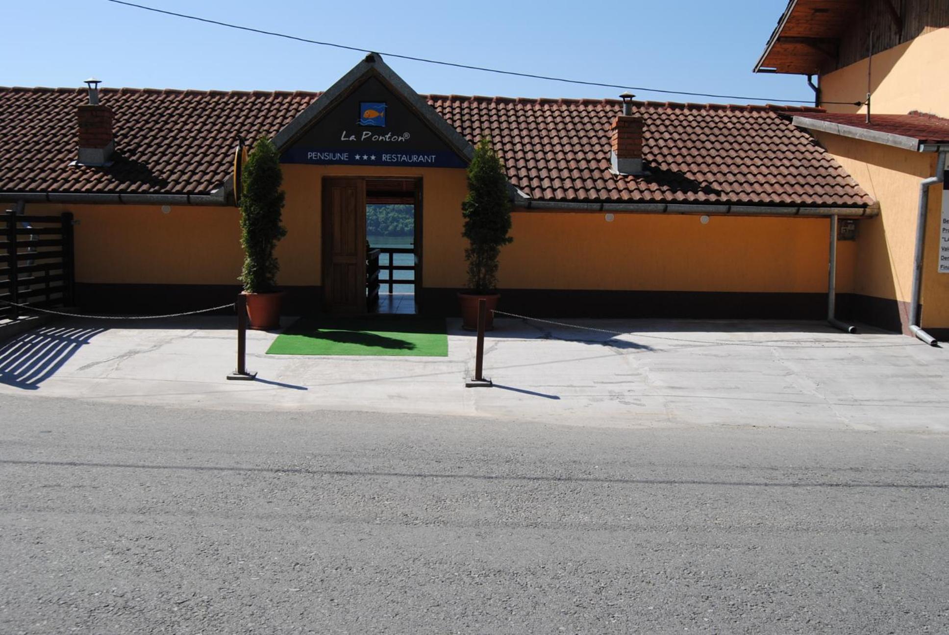 Pension La Ponton Ieşelniţa Bagian luar foto