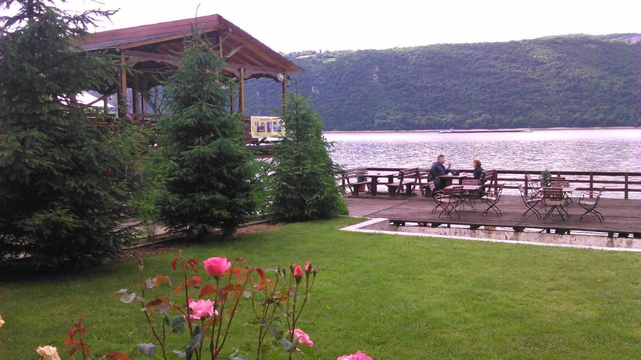 Pension La Ponton Ieşelniţa Bagian luar foto